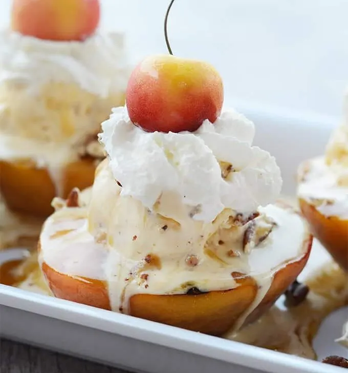 Grilled Peach Sundaes with Praline Sauce