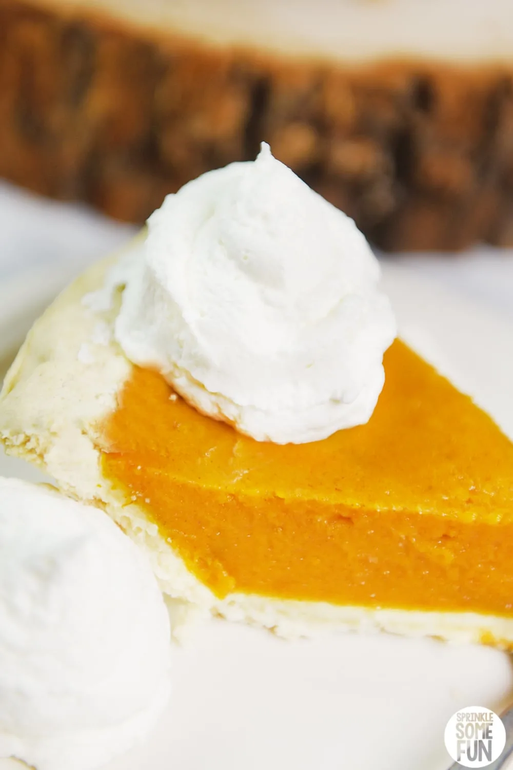 Stabilized whipped cream for pie
