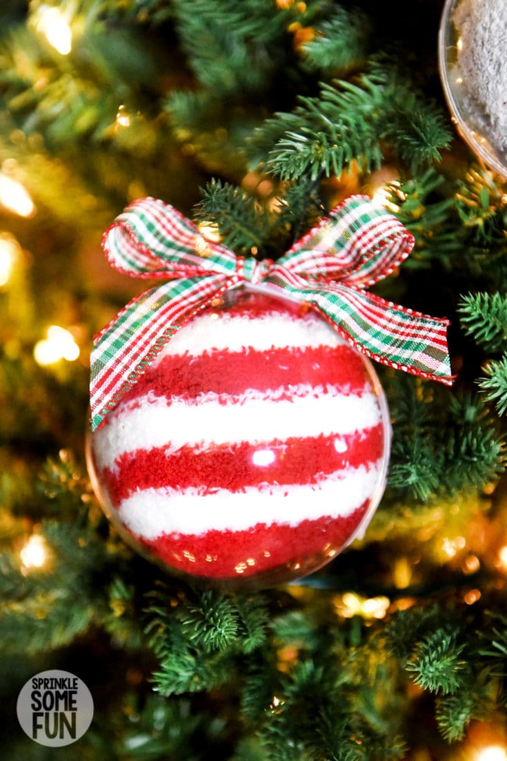 Winter Socks & Gloves Ornaments ⋆ DIY Frugal Christmas Gift ⋆ Sprinkle